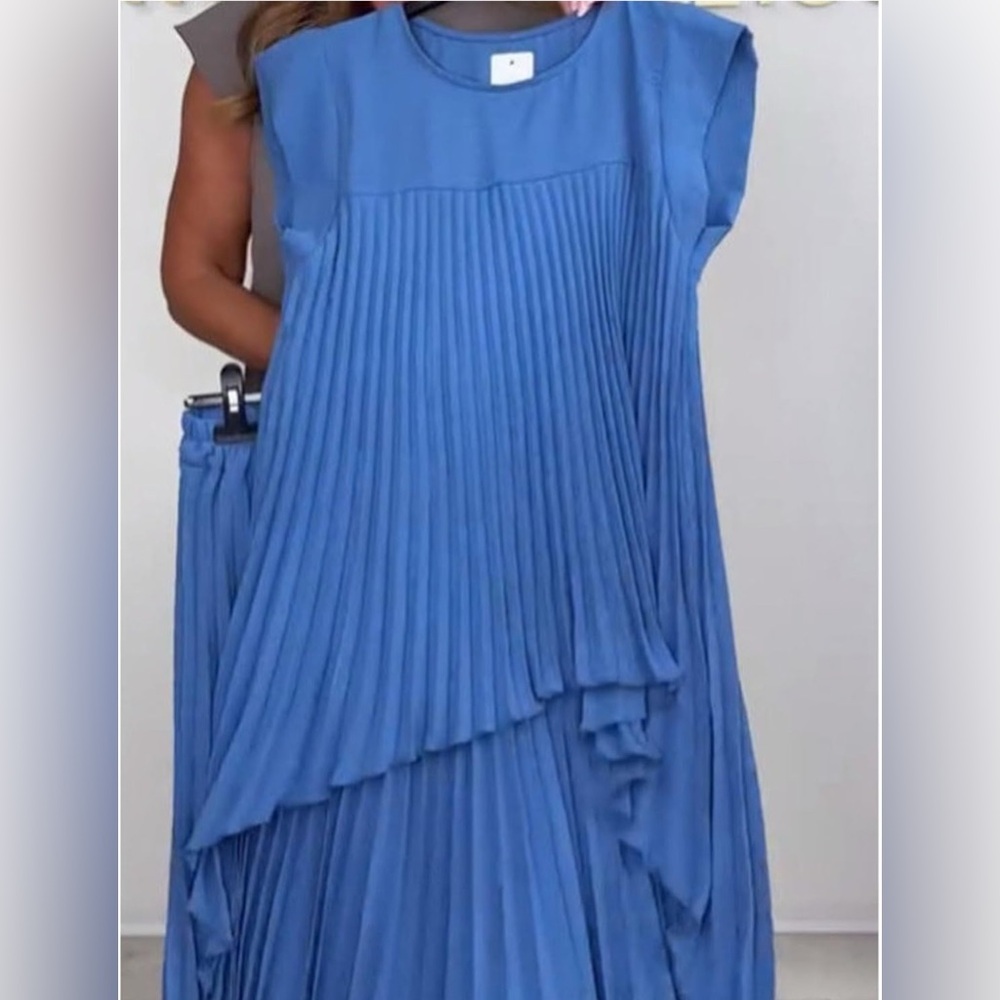 Elegant Set (Med) Blue Pleated Top and Pant - Picture 5 of 5